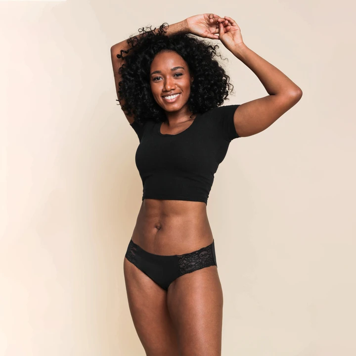 [For regular to heavy flow]<br>Side Lace Absorbent Shorts<br>Absorbs approx. 30ml, suitable for regular to heavy flow<br>Stylish design, breathable, comfortable fit<br>