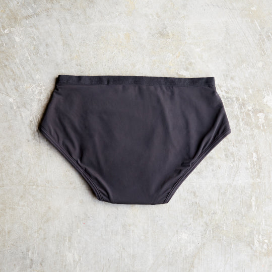 【軽い日向け】<br>Classic（クラシック）吸水ショーツ<br>約20ml吸水 軽い〜普通日<br>定番シルエット 安定感重視<br>